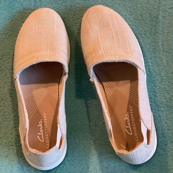 Clarks Shoes - Clarks Women's Beige Cloudsteppers Loafers NWOT Size 6.5